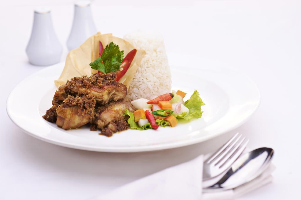 Singgasana Hotel Makassar Kültér fotó