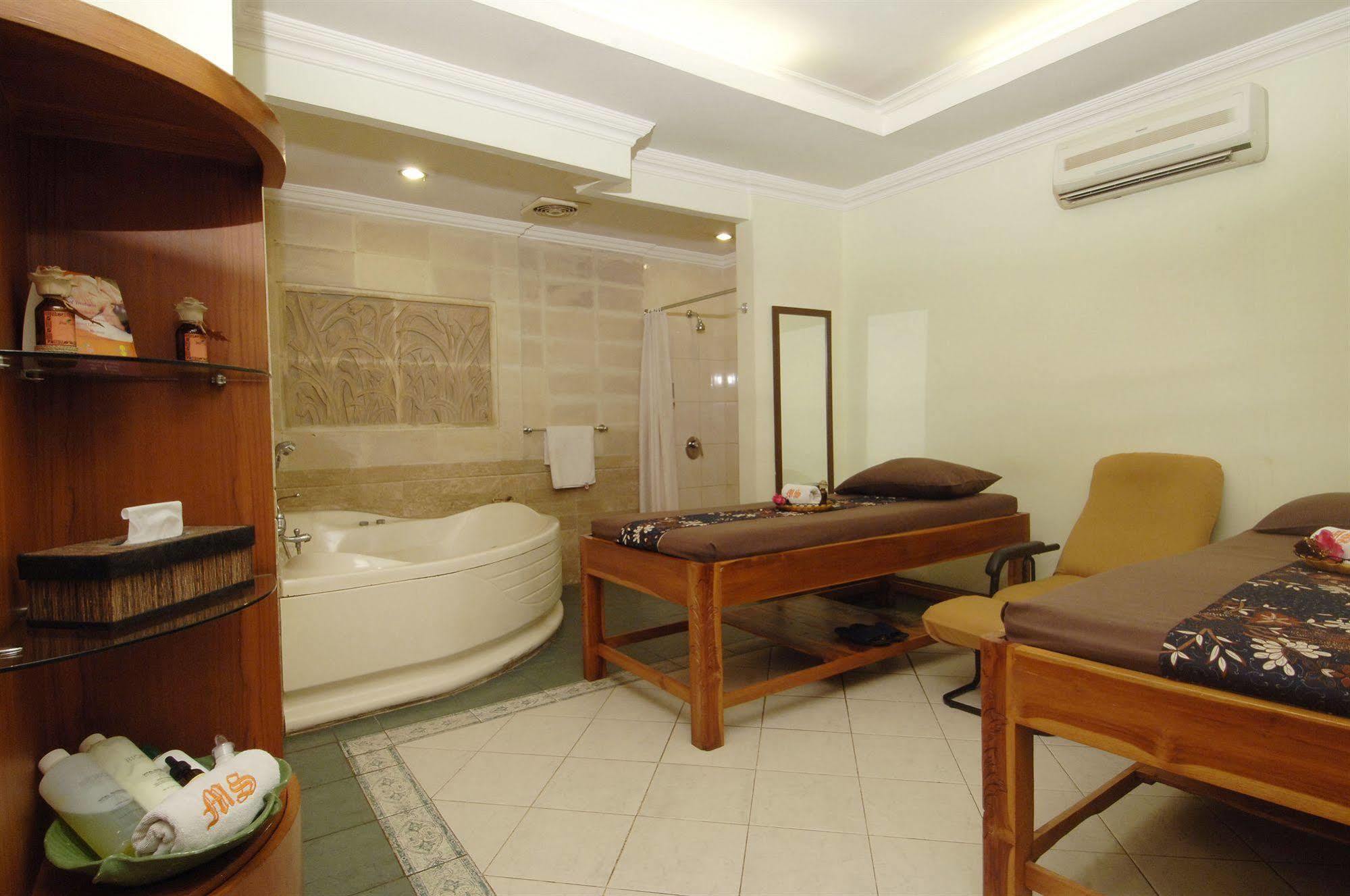 Singgasana Hotel Makassar Kültér fotó