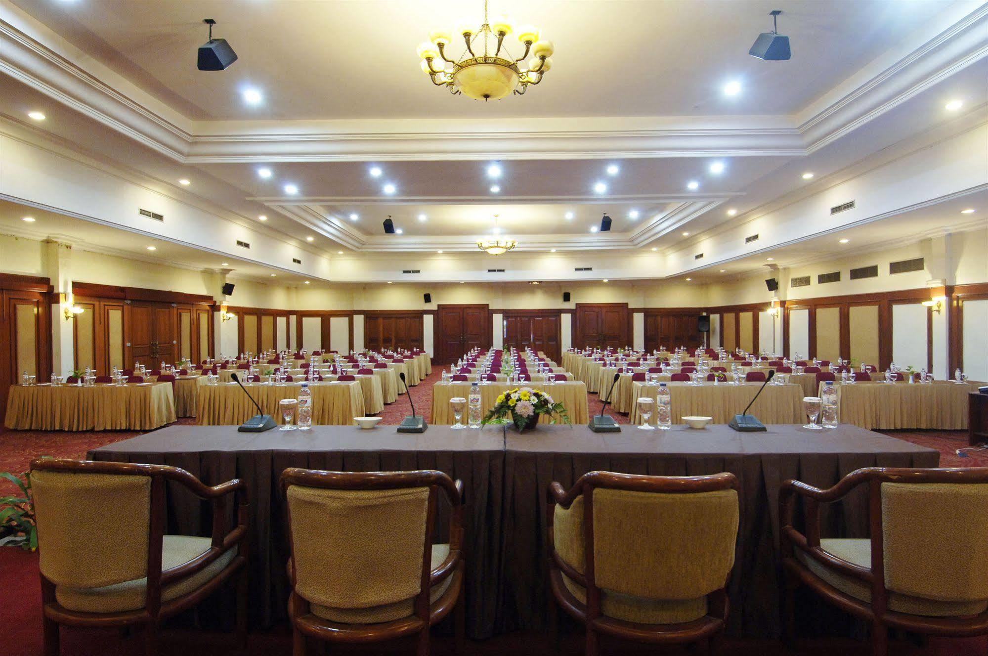 Singgasana Hotel Makassar Kültér fotó